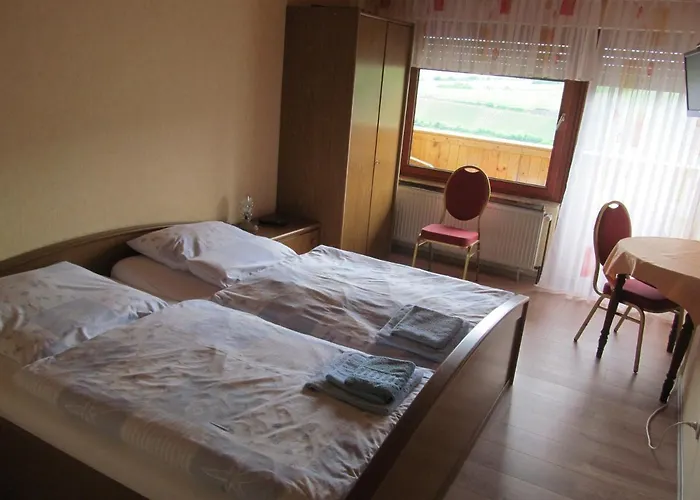 Pension Simon בית הארחה רייל